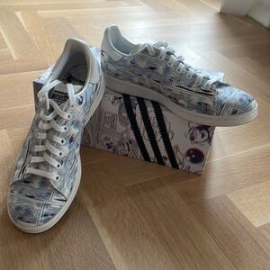 RARE Adidas Disney Stan Smith size 9.5 FW2911